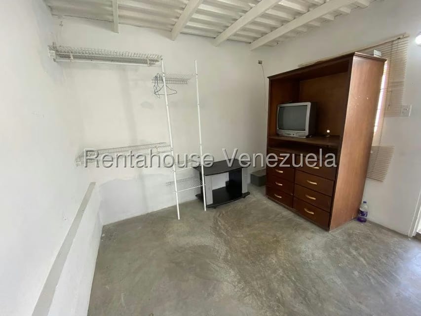 Comercial (Local Comercial) en Alquiler en Zona Este, Lara - 17