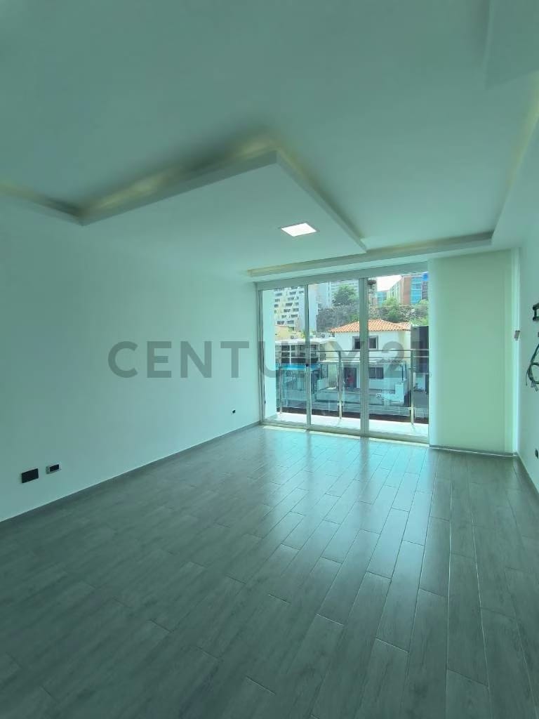 En venta Casa Bote C 5/H en Lecheria,C.R. Casa Bote C con Canal de Navegacion - 5