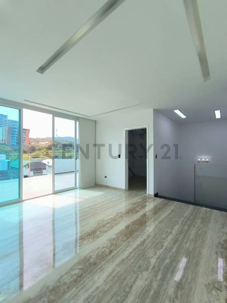 En venta Casa Bote C 5/H en Lecheria,C.R. Casa Bote C con Canal de Navegacion - 9