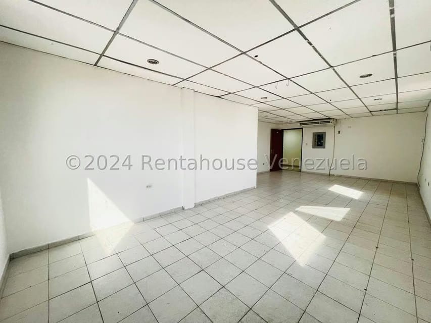 Comercial (Oficina) en Alquiler en Avenida Bolivar, Aragua - 12
