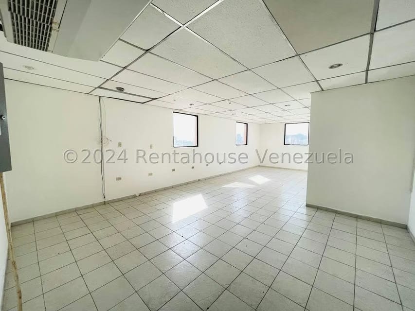 Comercial (Oficina) en Alquiler en Avenida Bolivar, Aragua - 3