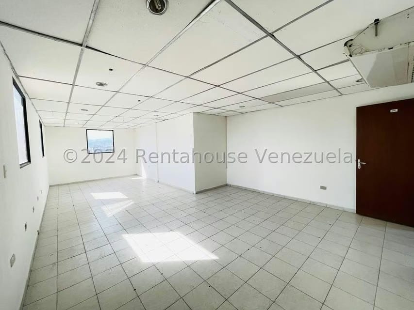 Comercial (Oficina) en Alquiler en Avenida Bolivar, Aragua - 4