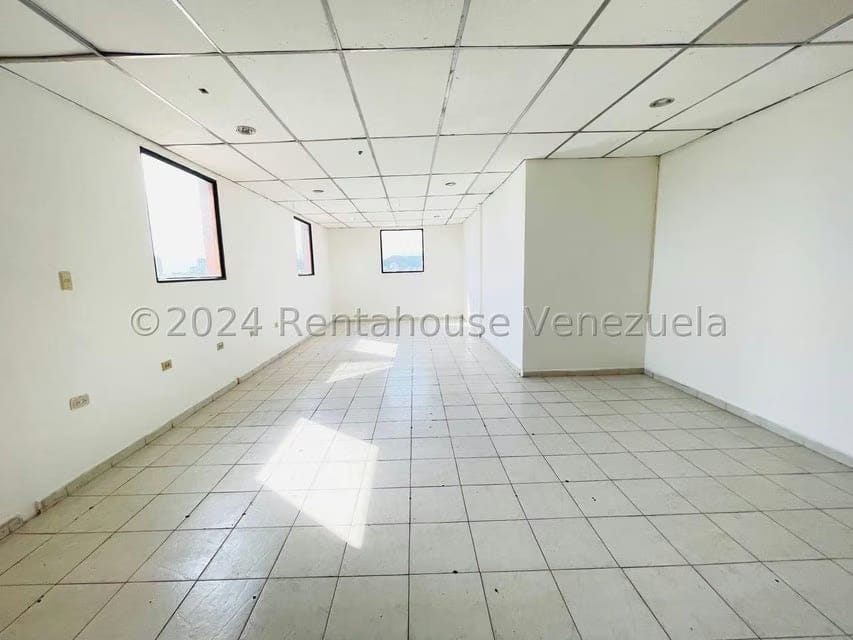 Comercial (Oficina) en Alquiler en Avenida Bolivar, Aragua - 5