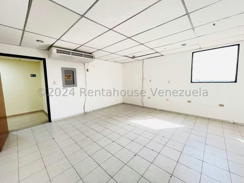 Comercial (Oficina) en Alquiler en Avenida Bolivar, Aragua - 6