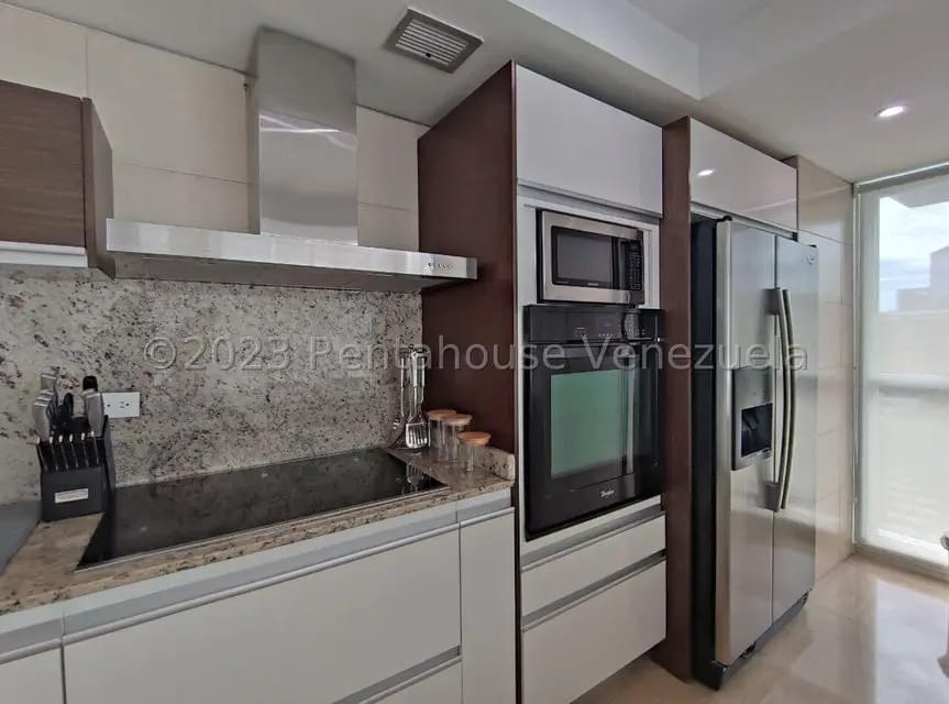Apartamento (1 Nivel) en Alquiler en Campo Alegre, Distrito Metropolitano - 4