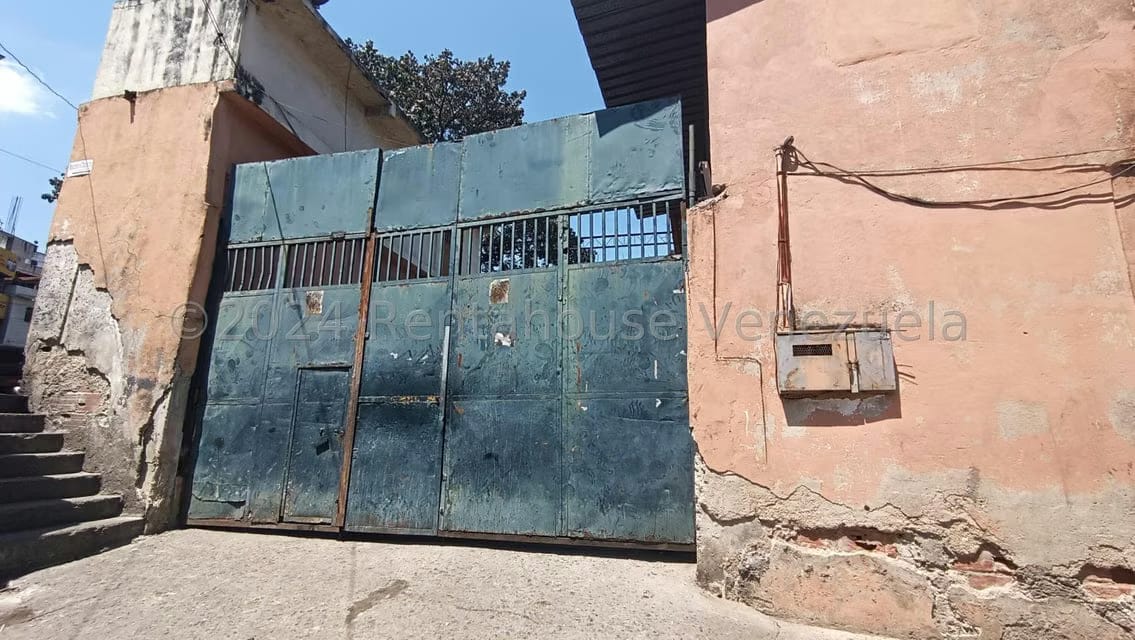 Comercial (Local Comercial) en Venta en Catia, Distrito Metropolitano - 2