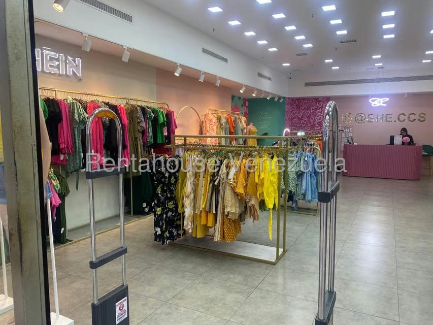 Comercial (Local Comercial) en Alquiler en Los Dos Caminos, Distrito Metropolitano - 6
