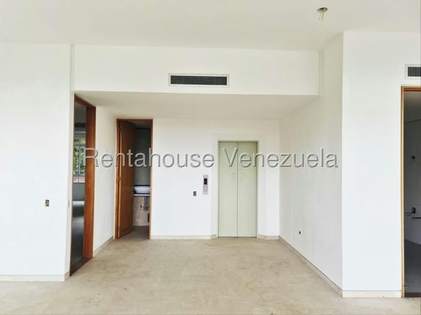Apartamento (Planta Baja) en Venta en Colinas de Valle Arriba / Mirador de Los Campitos, Distrito Metropolitano - 2