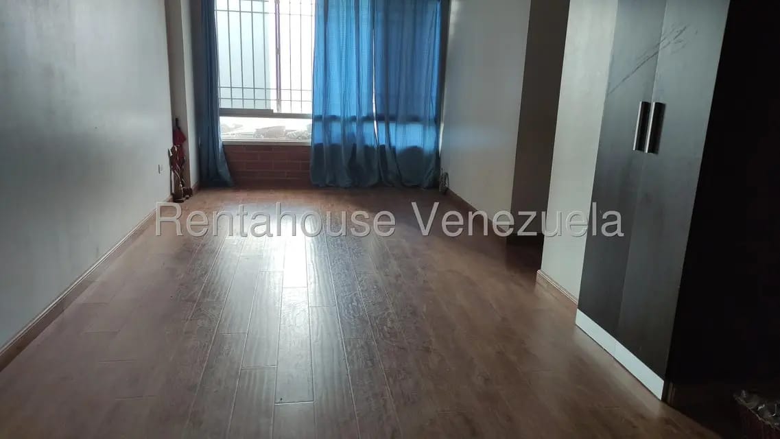 Apartamento (1 Nivel) en Alquiler en Miravila, Distrito Metropolitano - 11