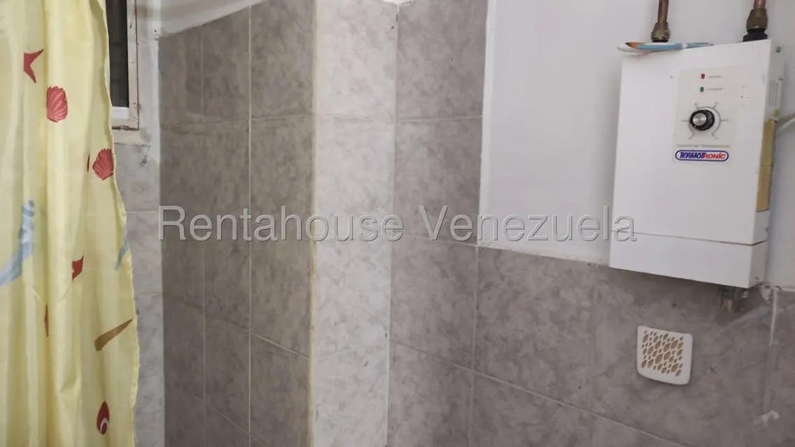 Apartamento (1 Nivel) en Alquiler en Miravila, Distrito Metropolitano - 24