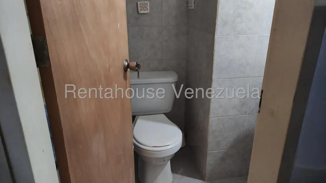 Apartamento (1 Nivel) en Alquiler en Miravila, Distrito Metropolitano - 26