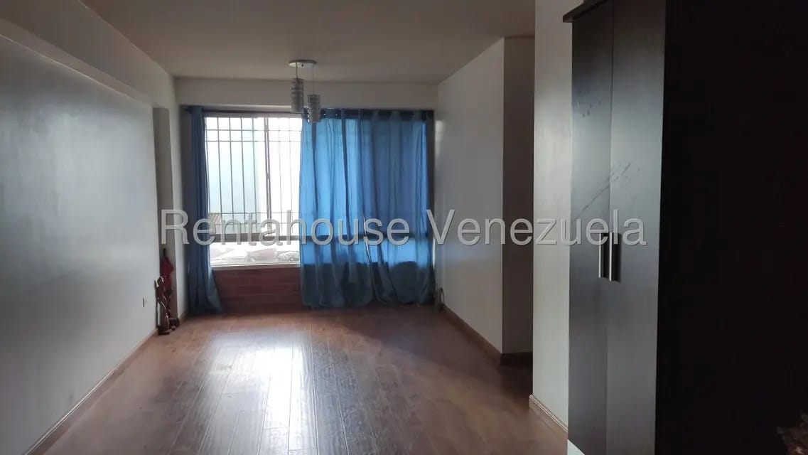Apartamento (1 Nivel) en Alquiler en Miravila, Distrito Metropolitano - 8