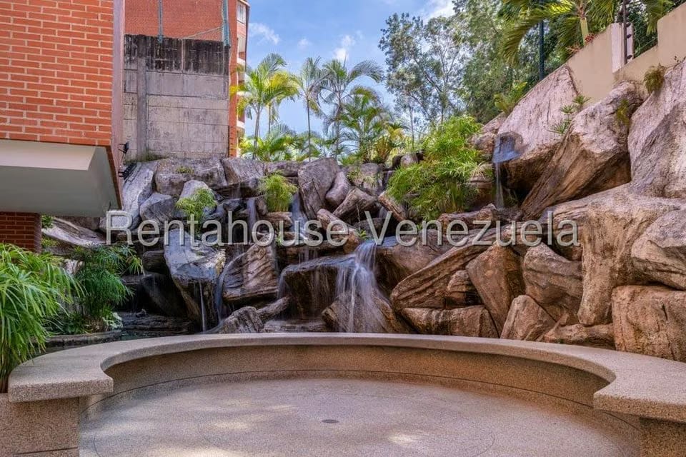 Apartamento (Multiples Niveles) en Venta en La Tahona, Distrito Metropolitano - 2