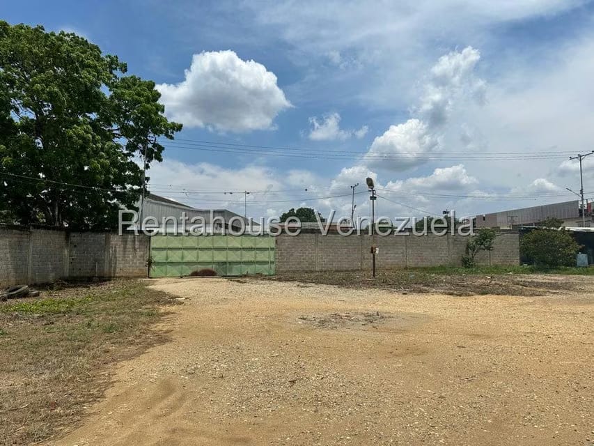 Terreno (Comercial) en Venta en La Raiza, Miranda - 16