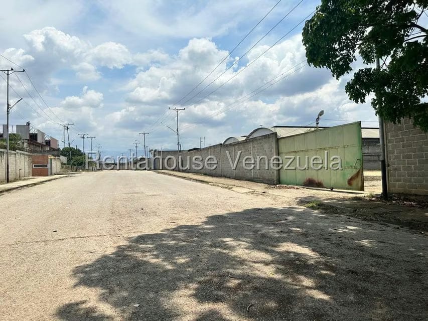 Terreno (Comercial) en Venta en La Raiza, Miranda - 23