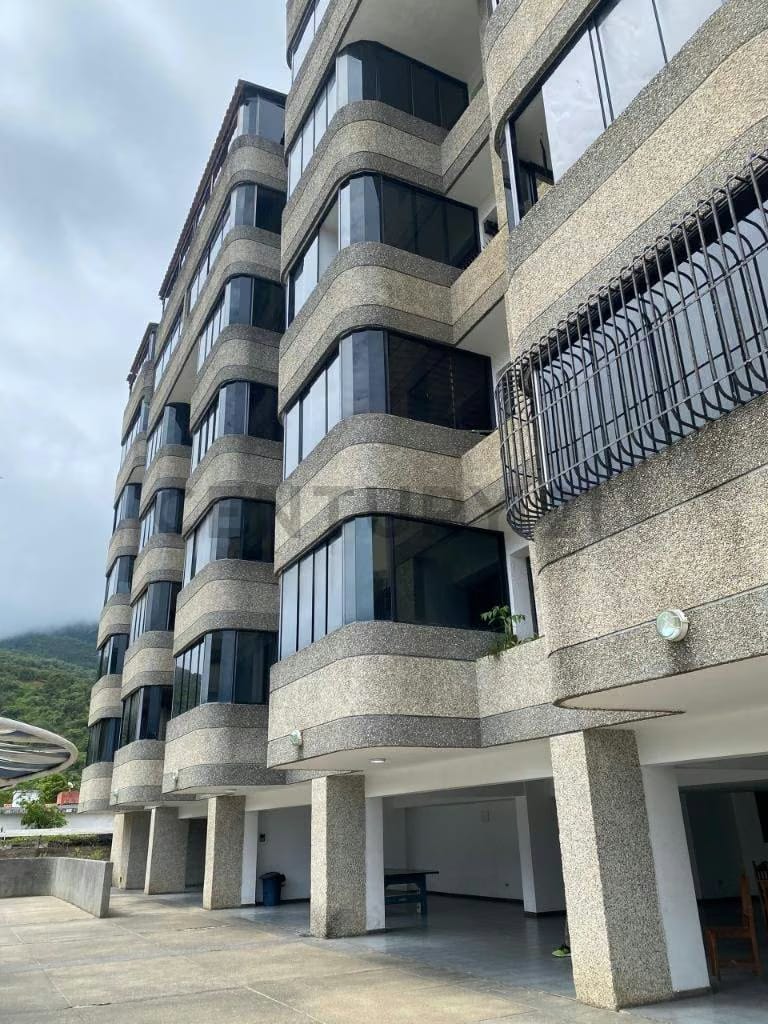 Alquiler de Apartamento en Tanaguarenas, La Guaira - Edificio con Piscina