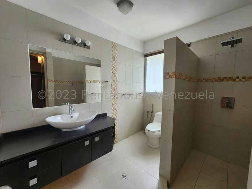 Casa (1 Nivel) en Venta en Colinas de Los Ruices, Distrito Metropolitano - 11