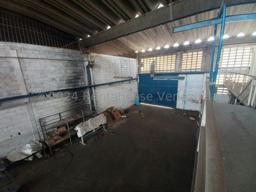 Comercial (Galpon - Deposito) en Venta en Zona Industrial 2, Lara - 13