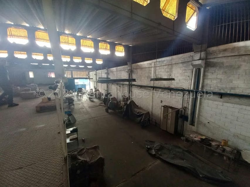 Comercial (Galpon - Deposito) en Venta en Zona Industrial 2, Lara - 24