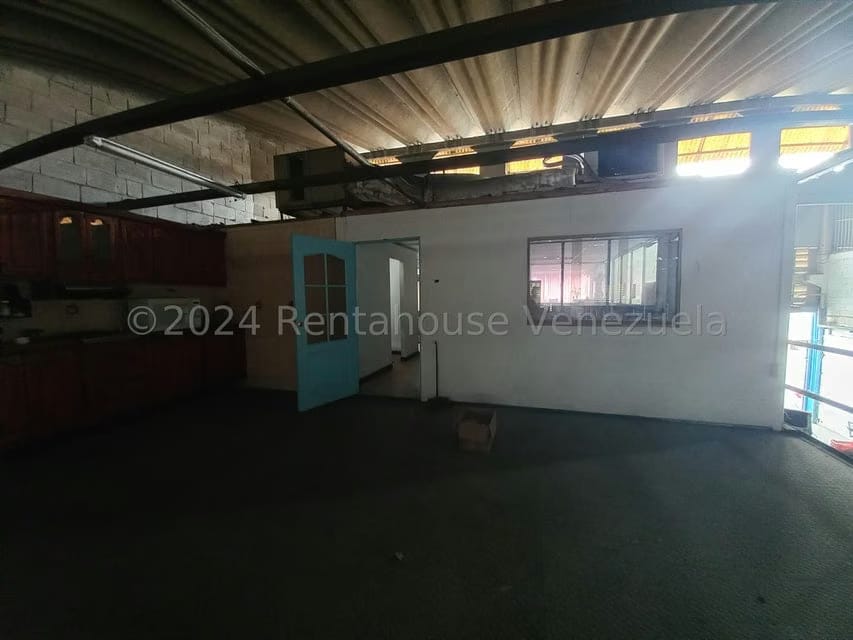 Comercial (Galpon - Deposito) en Venta en Zona Industrial 2, Lara - 28