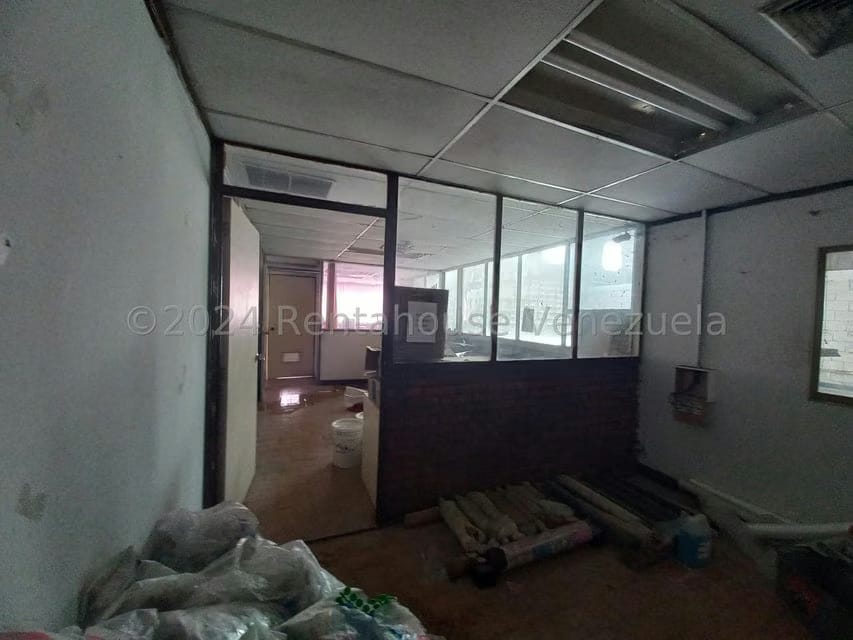 Comercial (Galpon - Deposito) en Venta en Zona Industrial 2, Lara - 30