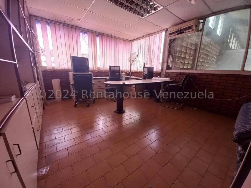 Comercial (Galpon - Deposito) en Venta en Zona Industrial 2, Lara - 33