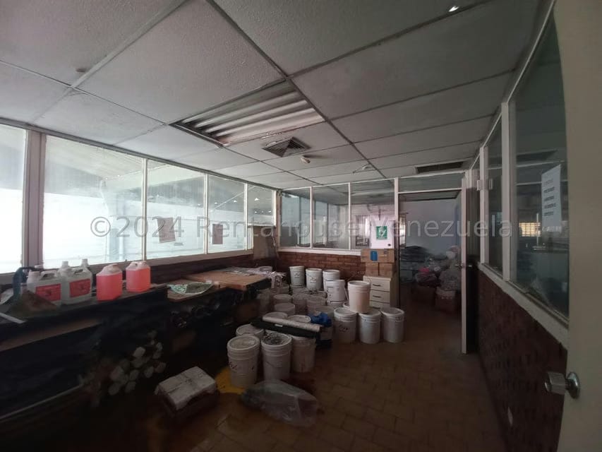 Comercial (Galpon - Deposito) en Venta en Zona Industrial 2, Lara - 37