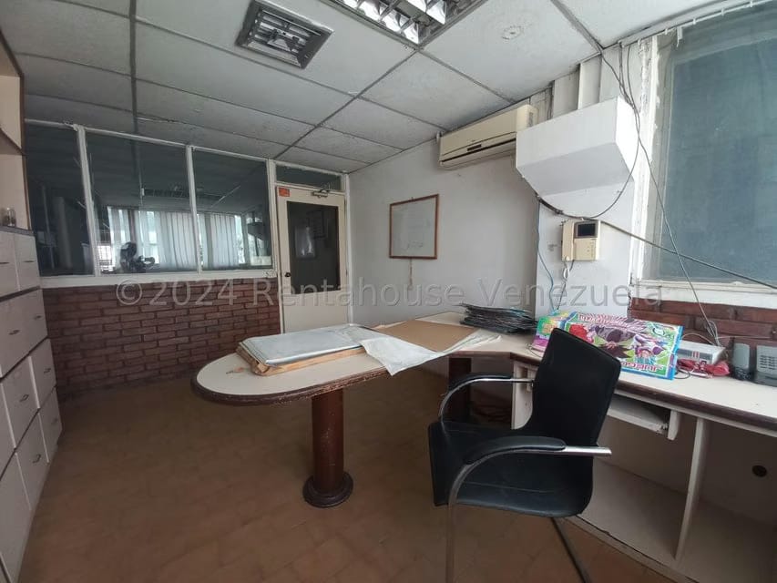Comercial (Galpon - Deposito) en Venta en Zona Industrial 2, Lara - 38