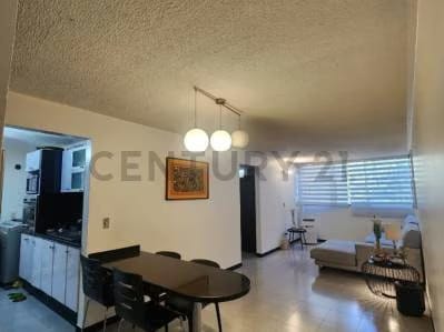 Apartamento en Venta Remodelado en Ciudad Casarapa - 2