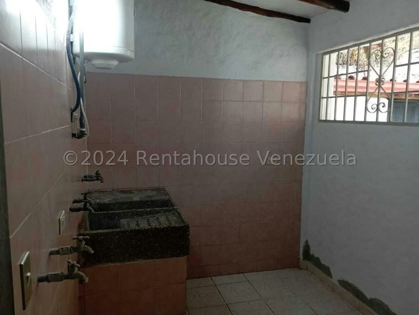 Casa (1 Nivel) en Venta en Avenida los Proceres, Merida - 36