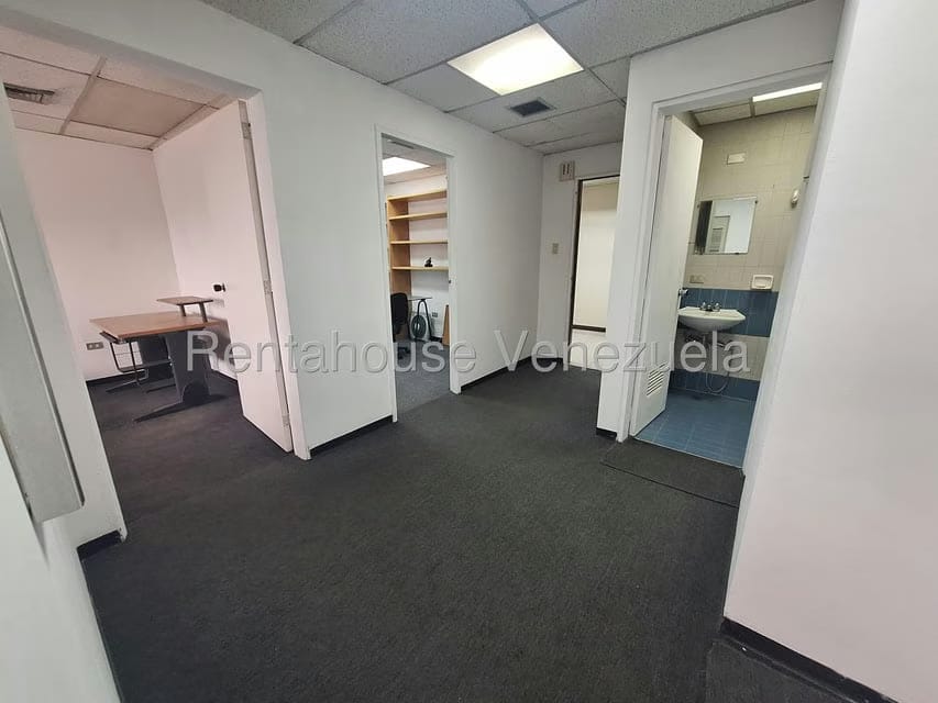Comercial (Oficina) en Alquiler en Santa Paula, Distrito Metropolitano - 17