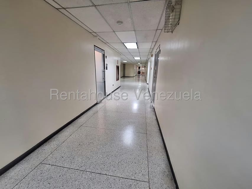 Comercial (Oficina) en Alquiler en Santa Paula, Distrito Metropolitano - 19