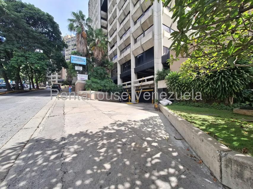 Comercial (Oficina) en Alquiler en Santa Paula, Distrito Metropolitano - 21