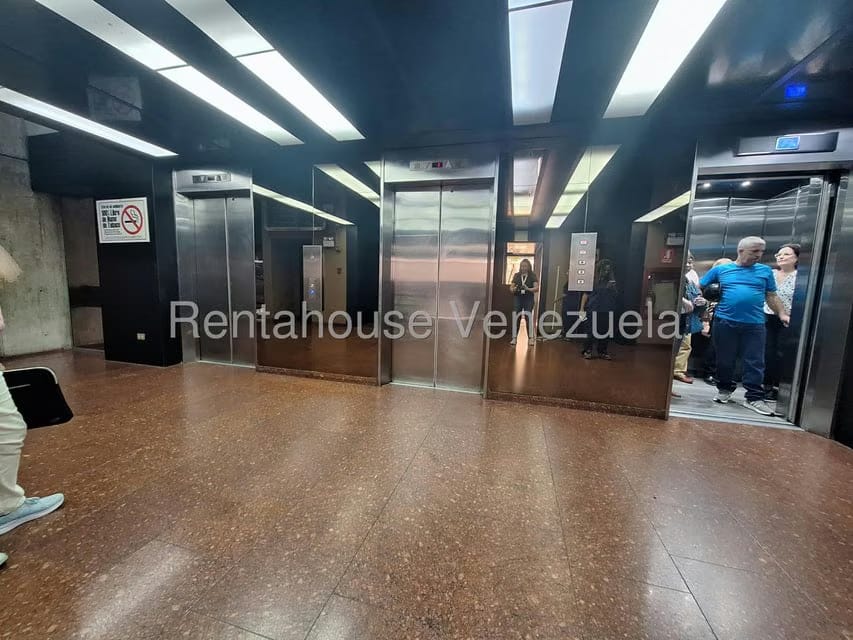 Comercial (Oficina) en Alquiler en Santa Paula, Distrito Metropolitano - 5