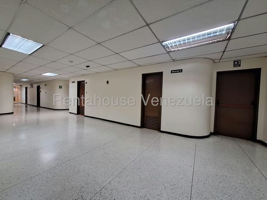 Comercial (Oficina) en Alquiler en Santa Paula, Distrito Metropolitano - 7