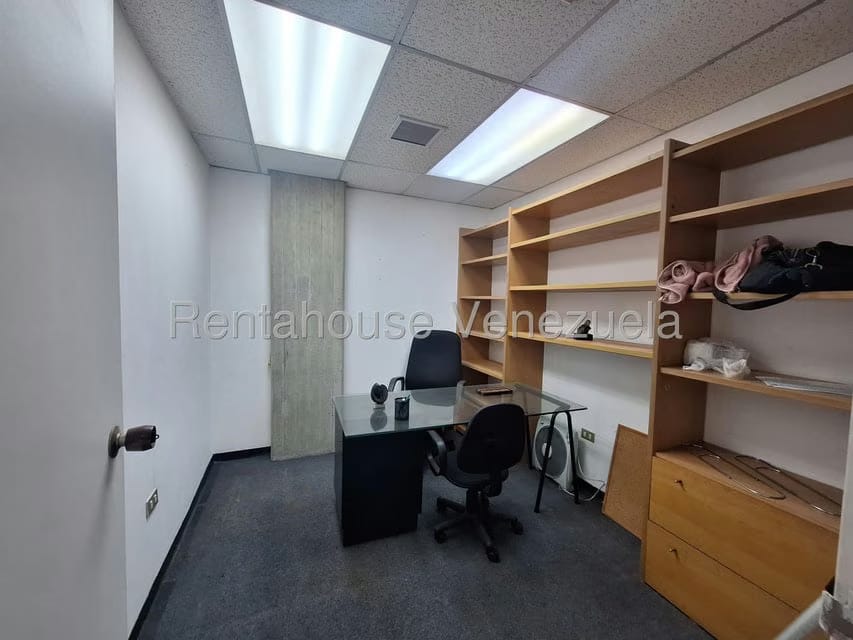 Comercial (Oficina) en Alquiler en Santa Paula, Distrito Metropolitano - 9