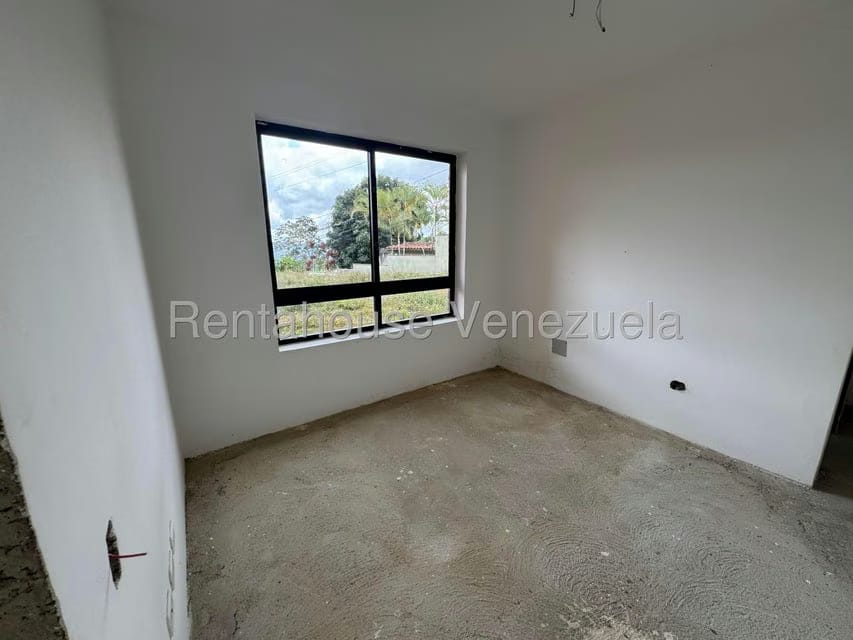 Casa (Duplex) en Venta en Oripoto, Distrito Metropolitano - 11