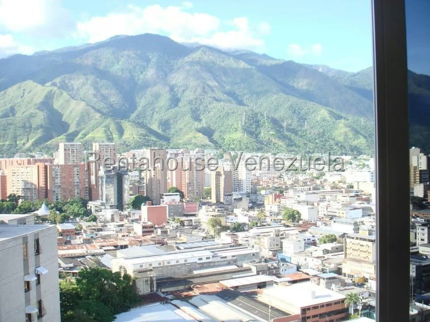 Comercial (Oficina) en Venta en Los Cortijos de Lourdes, Distrito Metropolitano - 28