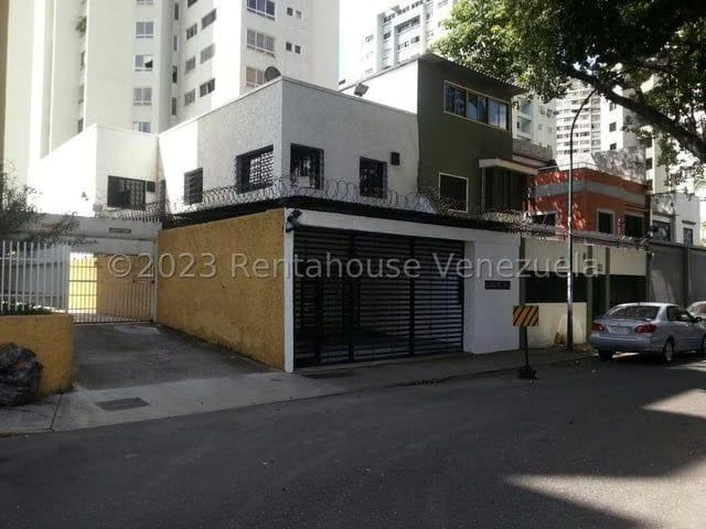 CASA COMERCIAL EN VENTA – YENNIEF ROJAS