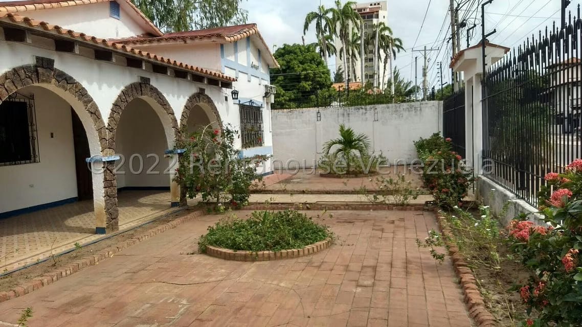 Casa (Colonial) en Venta en Avenida Baralt, Zulia - 32