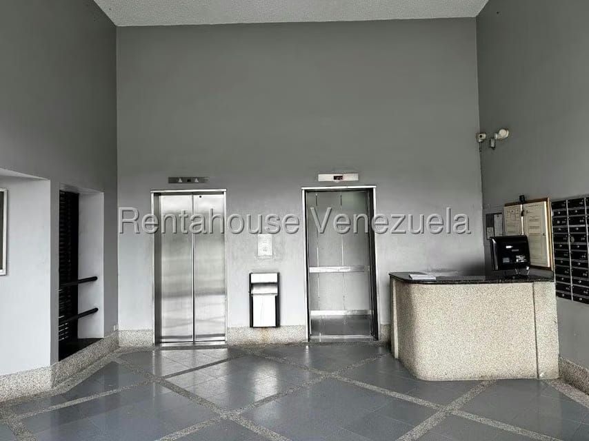 Comercial (Oficina) en Venta en Los Samanes, Distrito Metropolitano - 2
