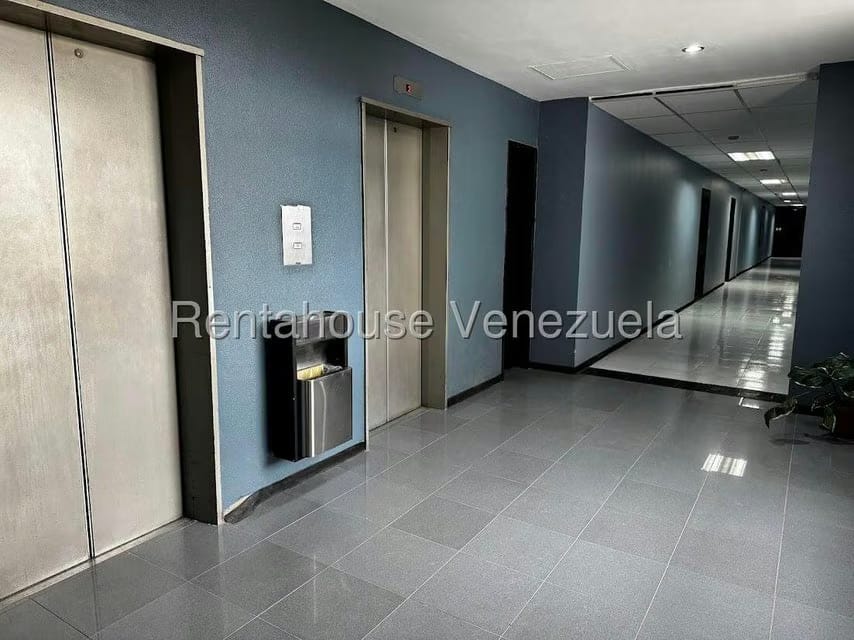 Comercial (Oficina) en Venta en Los Samanes, Distrito Metropolitano - 3