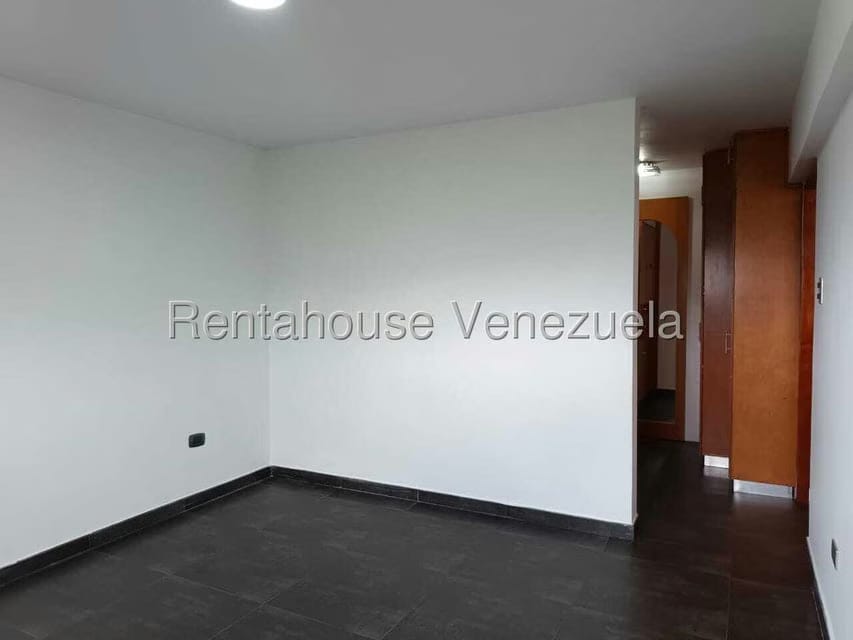 Apartamento (1 Nivel) en Alquiler en Colinas de Bello Monte, Distrito Metropolitano - 16