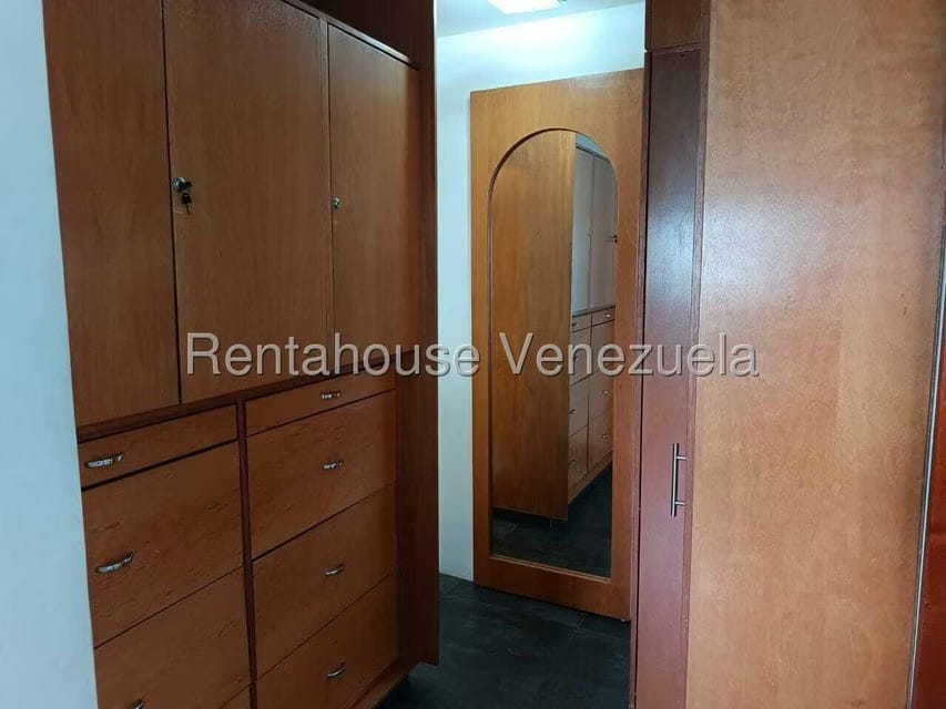 Apartamento (1 Nivel) en Alquiler en Colinas de Bello Monte, Distrito Metropolitano - 17