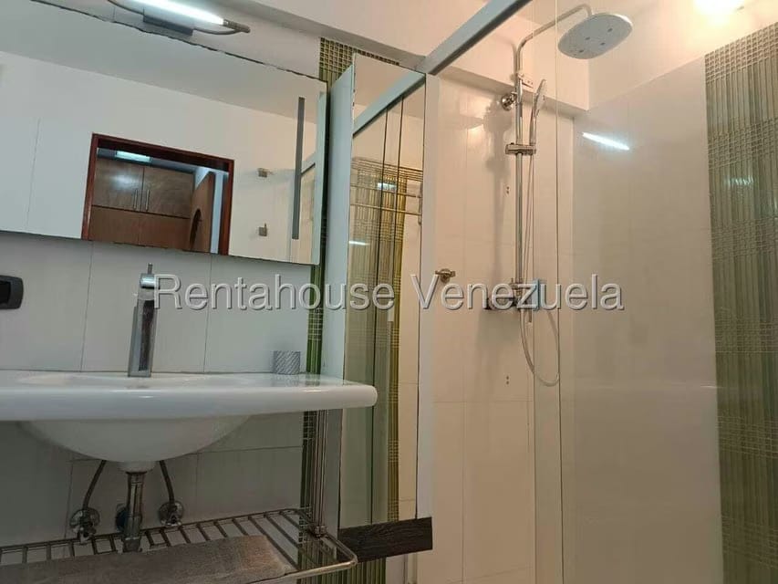 Apartamento (1 Nivel) en Alquiler en Colinas de Bello Monte, Distrito Metropolitano - 19