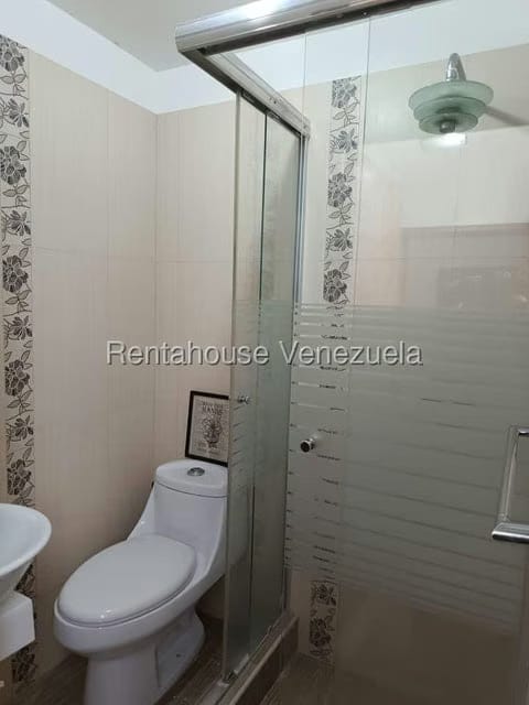 Apartamento (1 Nivel) en Alquiler en Colinas de Bello Monte, Distrito Metropolitano - 29