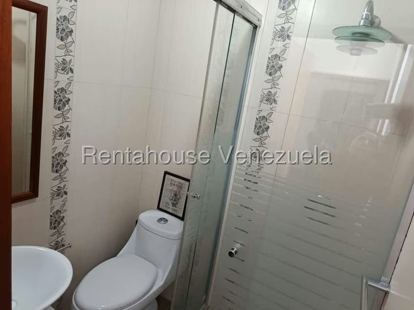 Apartamento (1 Nivel) en Alquiler en Colinas de Bello Monte, Distrito Metropolitano - 30