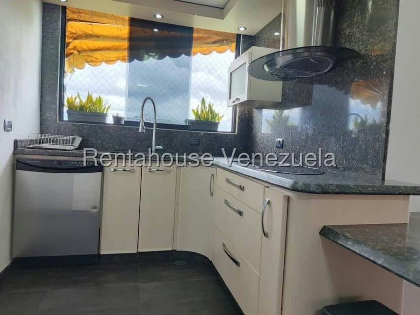 Apartamento (1 Nivel) en Alquiler en Colinas de Bello Monte, Distrito Metropolitano - 4