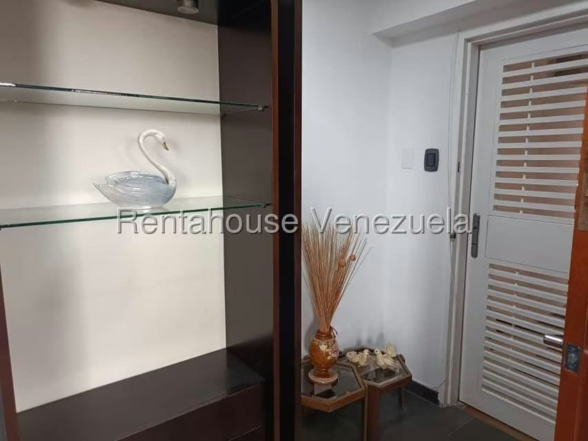 Apartamento (1 Nivel) en Alquiler en Colinas de Bello Monte, Distrito Metropolitano - 33