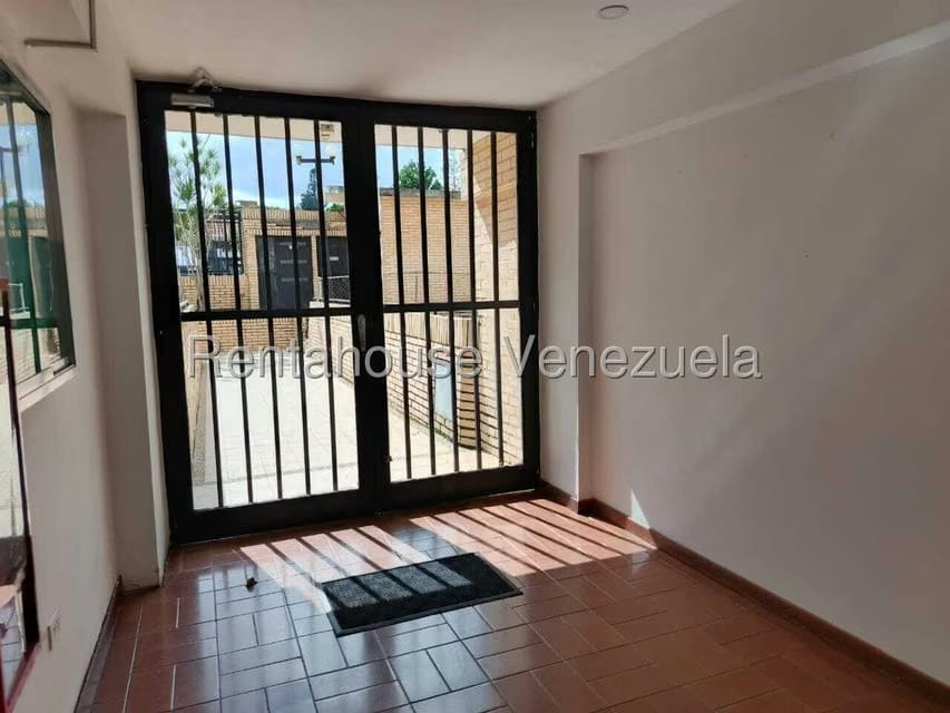 Apartamento (1 Nivel) en Alquiler en Colinas de Bello Monte, Distrito Metropolitano - 34